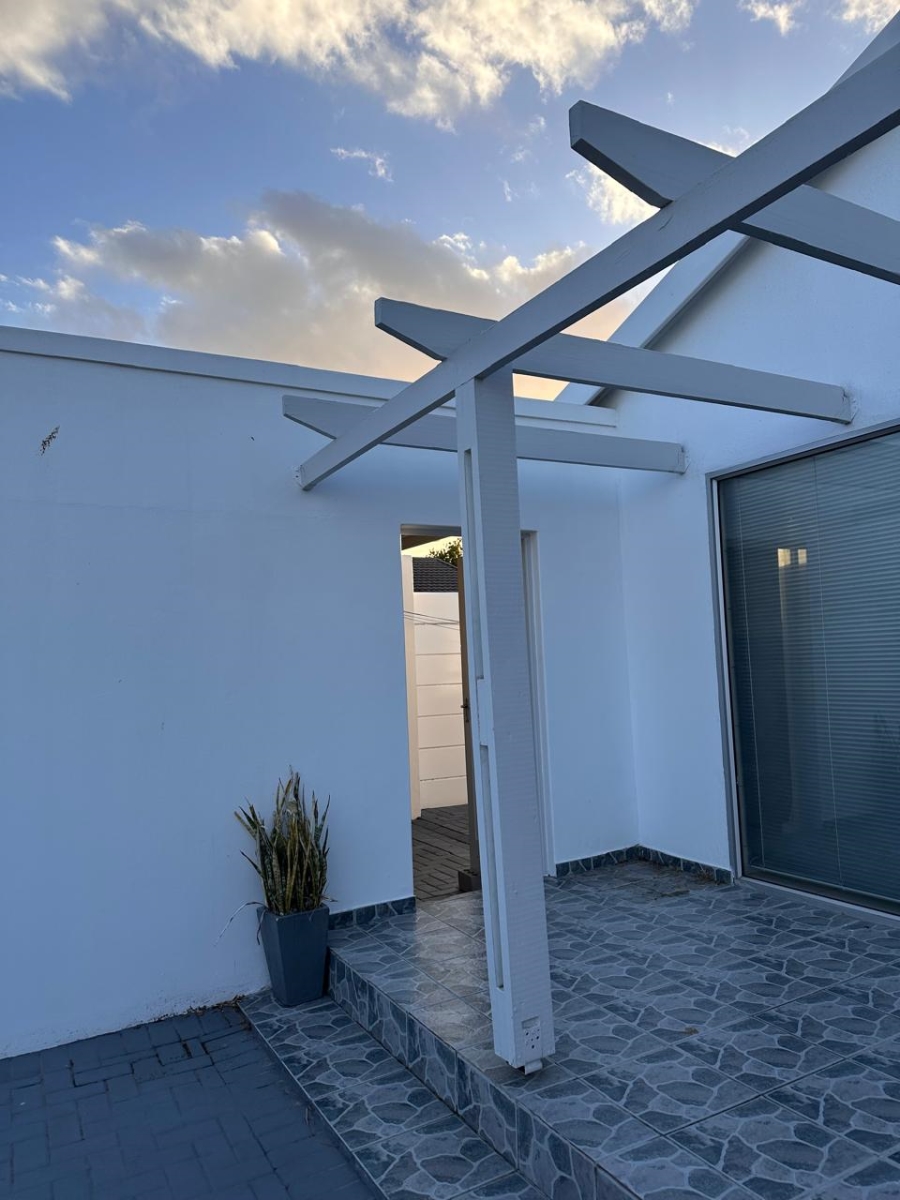 To Let 3 Bedroom Property for Rent in Table View Western Cape